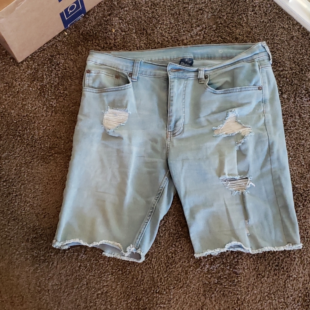 💛💛💛Geoege Bermuda shorts
